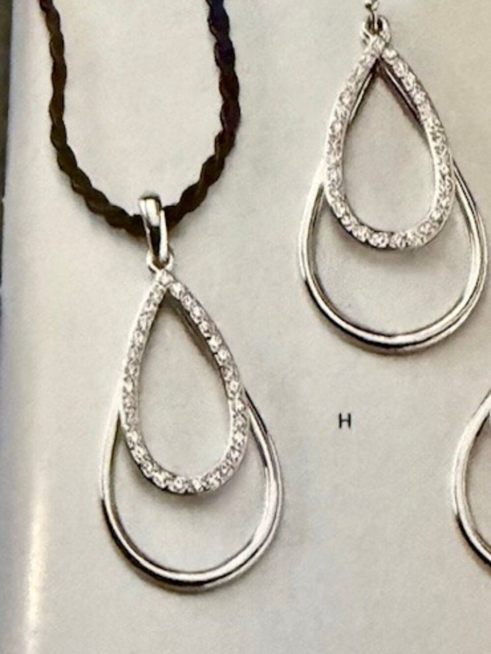 Lia Sophia "RENDEZVOUS" Pendant Necklace